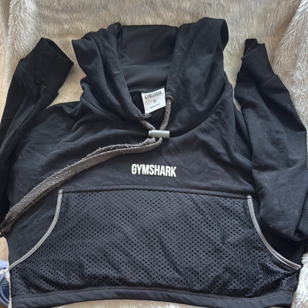 Gymshark Black Hoodie cropped